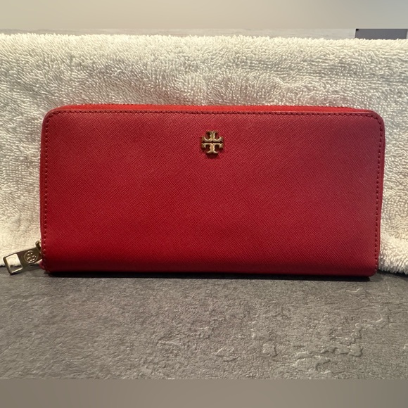 Tory Burch Red Leather YORK ZIP PASSPORT CONTINENTAL WALLET - Picture 1 of 16
